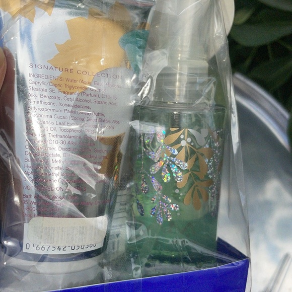 2 gifts sets one Bath and body Works one Ulta glitter cup.  📣NO STRAW🔔 - Picture 5 of 10